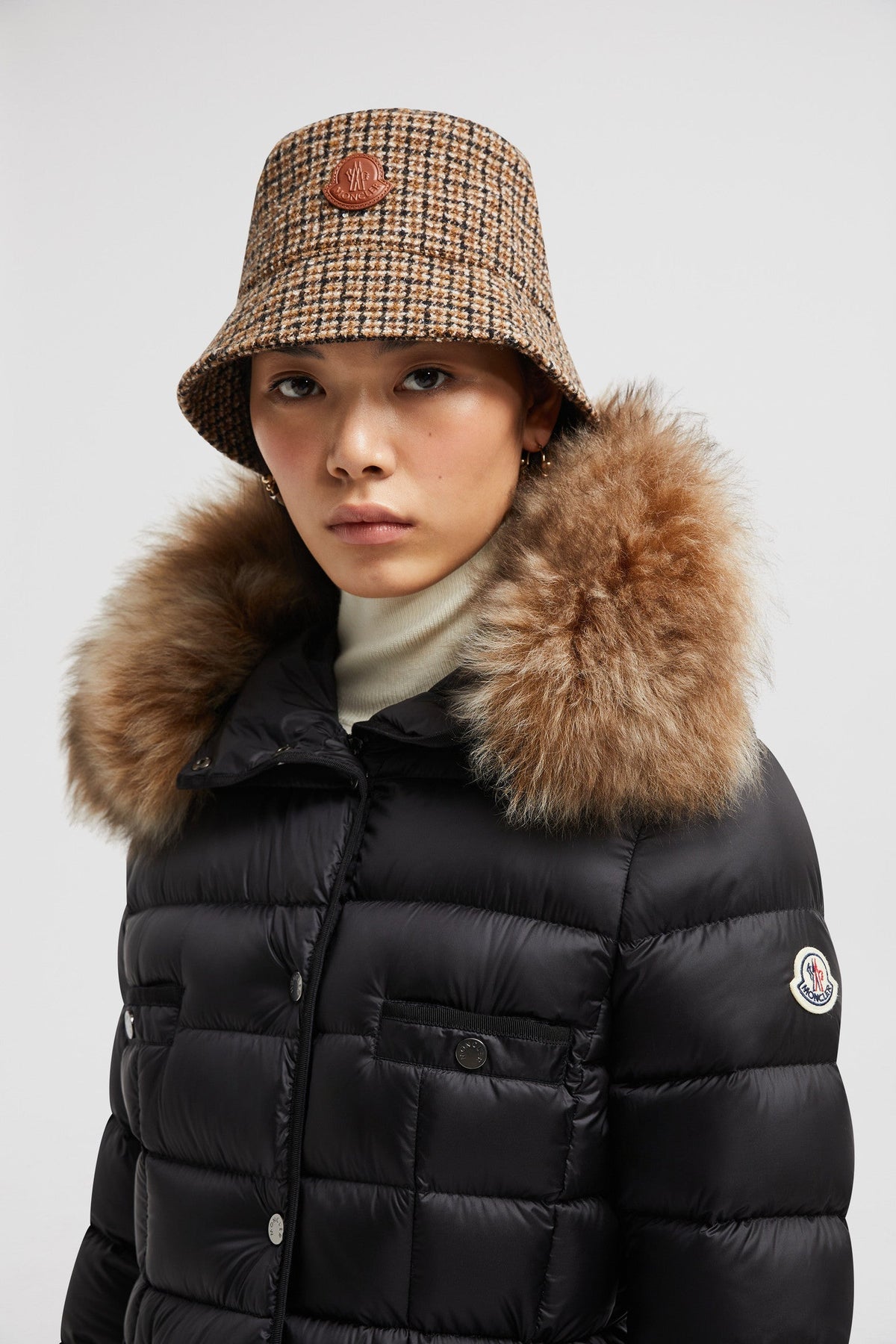 Hirmafur Long Down Jacket – luxury meets warmth in the Hirmafur down coat from the women's collection – LUX VERSE Luxury Designer Fashion Outlet