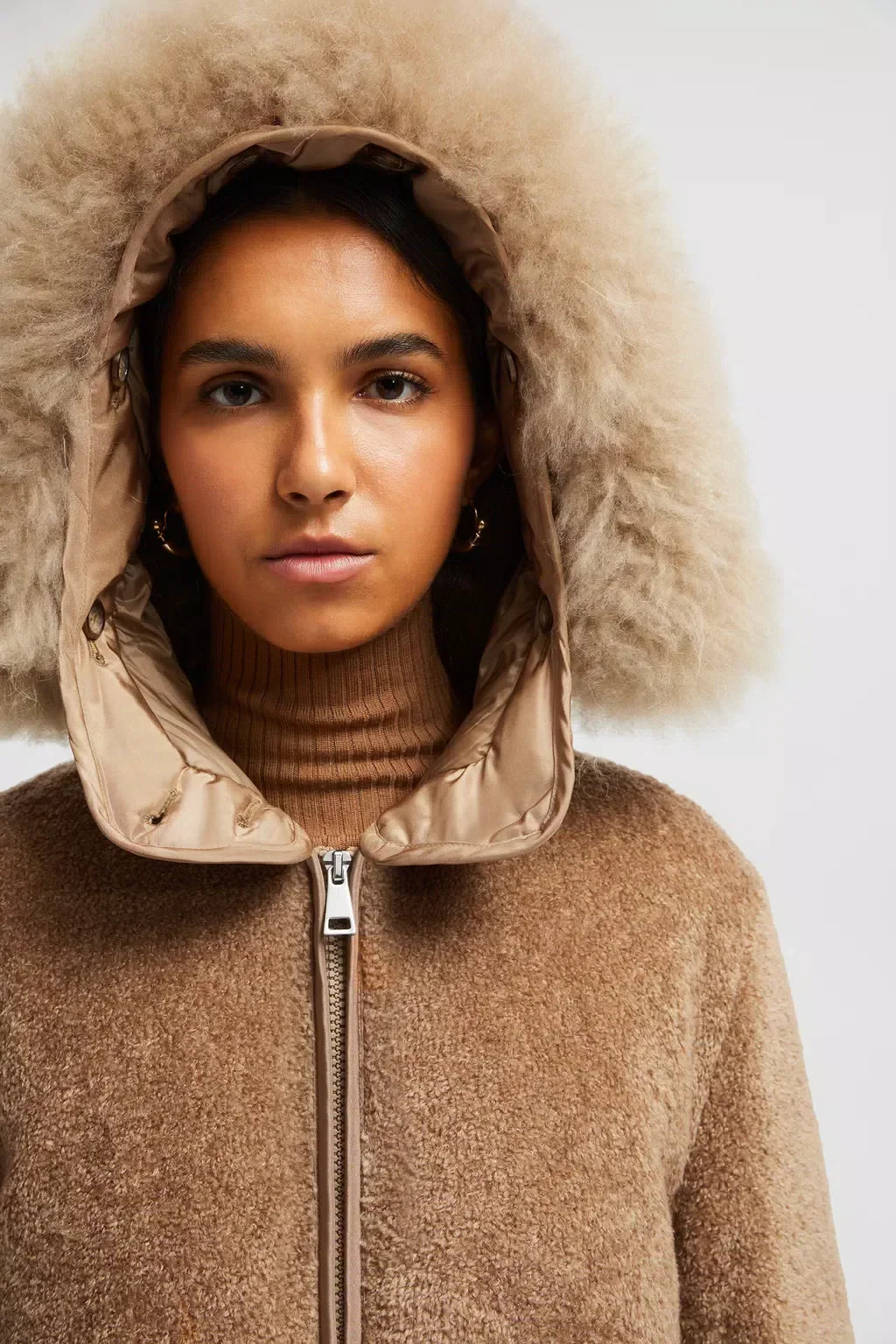 Marne Teddy Short Down Jacket – emblematic of comfortable elegance, the Corinto down jacket is characterized – LUX VERSE Luxury Designer Fashion Outlet