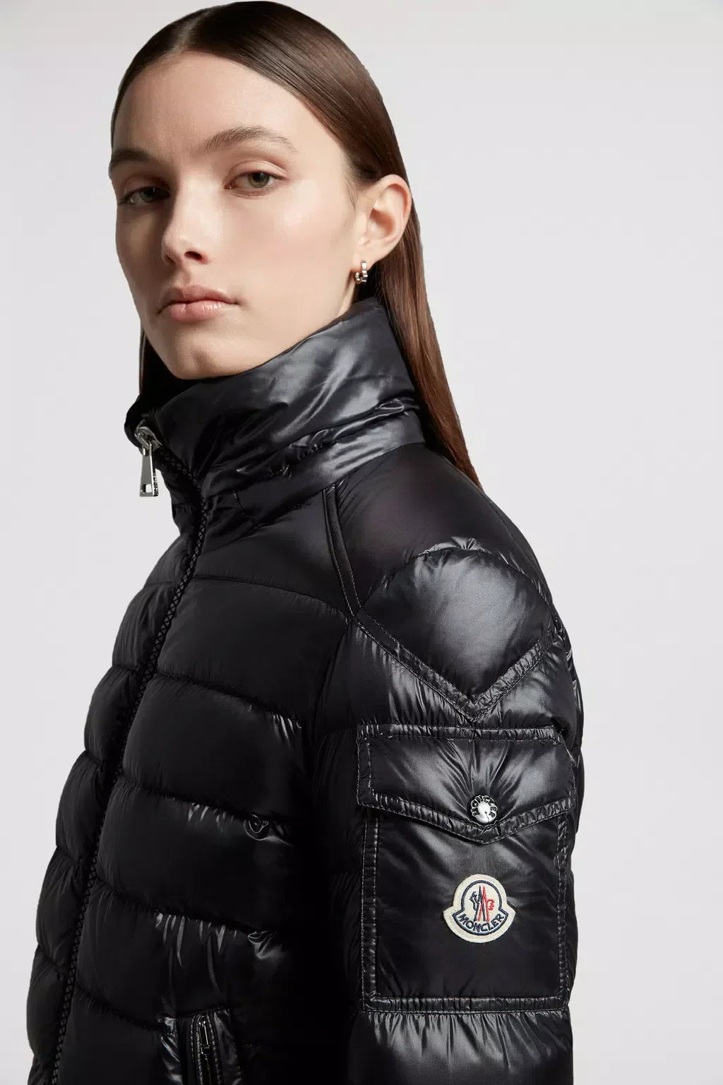 Dalles Short Down Jacket – the hooded puffer is crafted from recycled longue saison, a nylon fabric notable for – LUX VERSE Luxury Designer Fashion Outlet
