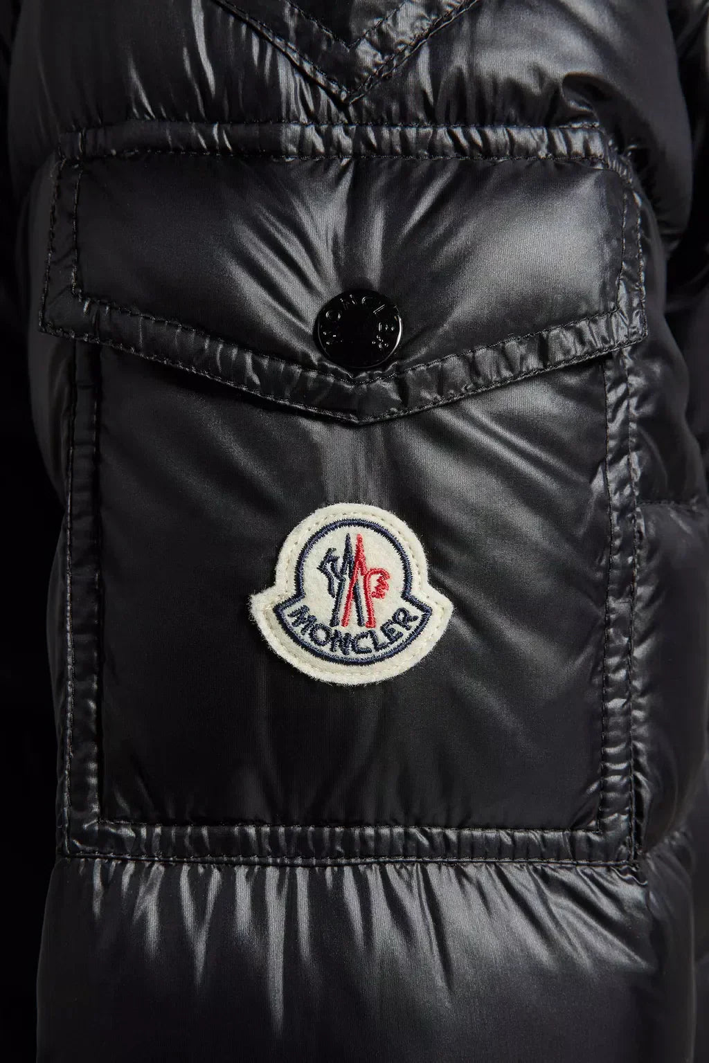 Dalles Short Down Jacket – unmistakably, the Dalles down jacket is characterized by classic boudin quilting – LUX VERSE Luxury Designer Fashion Outlet