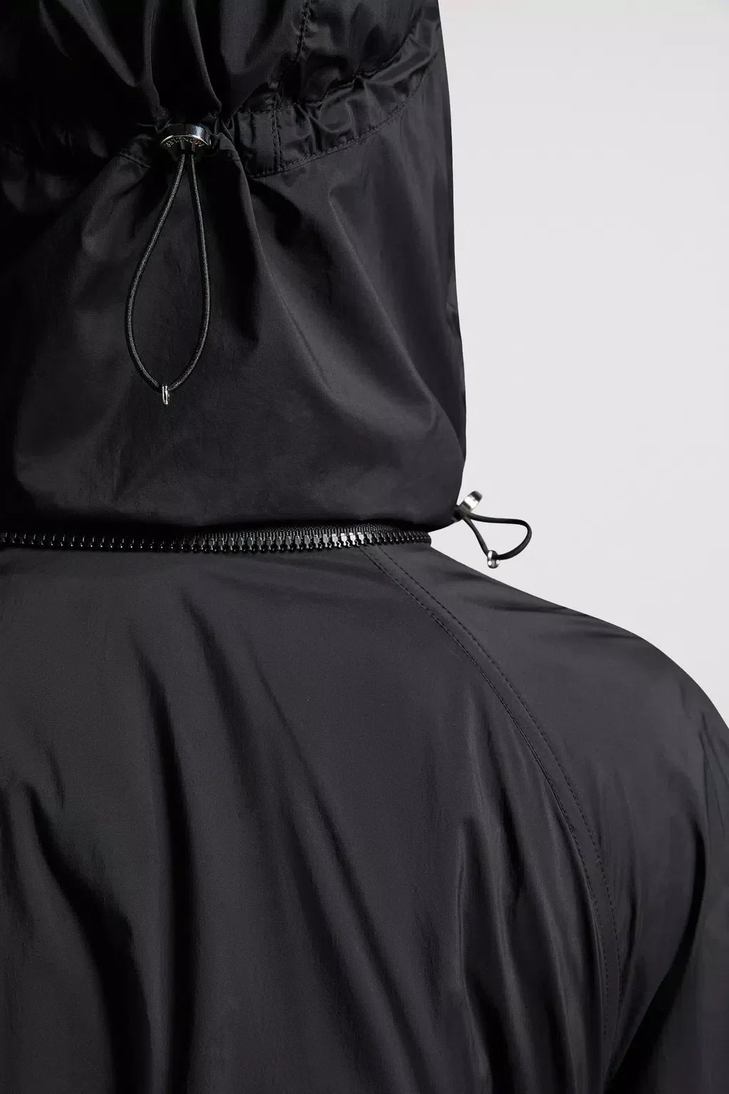 Lins Parka – emblematic of comfortable elegance, the Corinto down jacket is characterized – LUX VERSE Luxury Designer Fashion Outlet