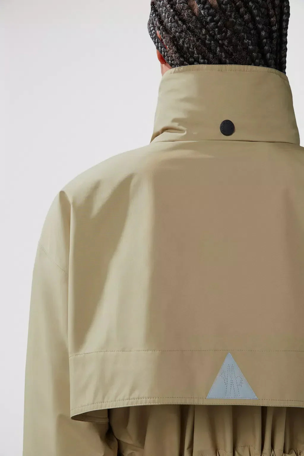 Seigne Shell Jacket – engineered for both the performance-inclined and aesthetically minded, the Seigne – LUX VERSE Luxury Designer Fashion Outlet