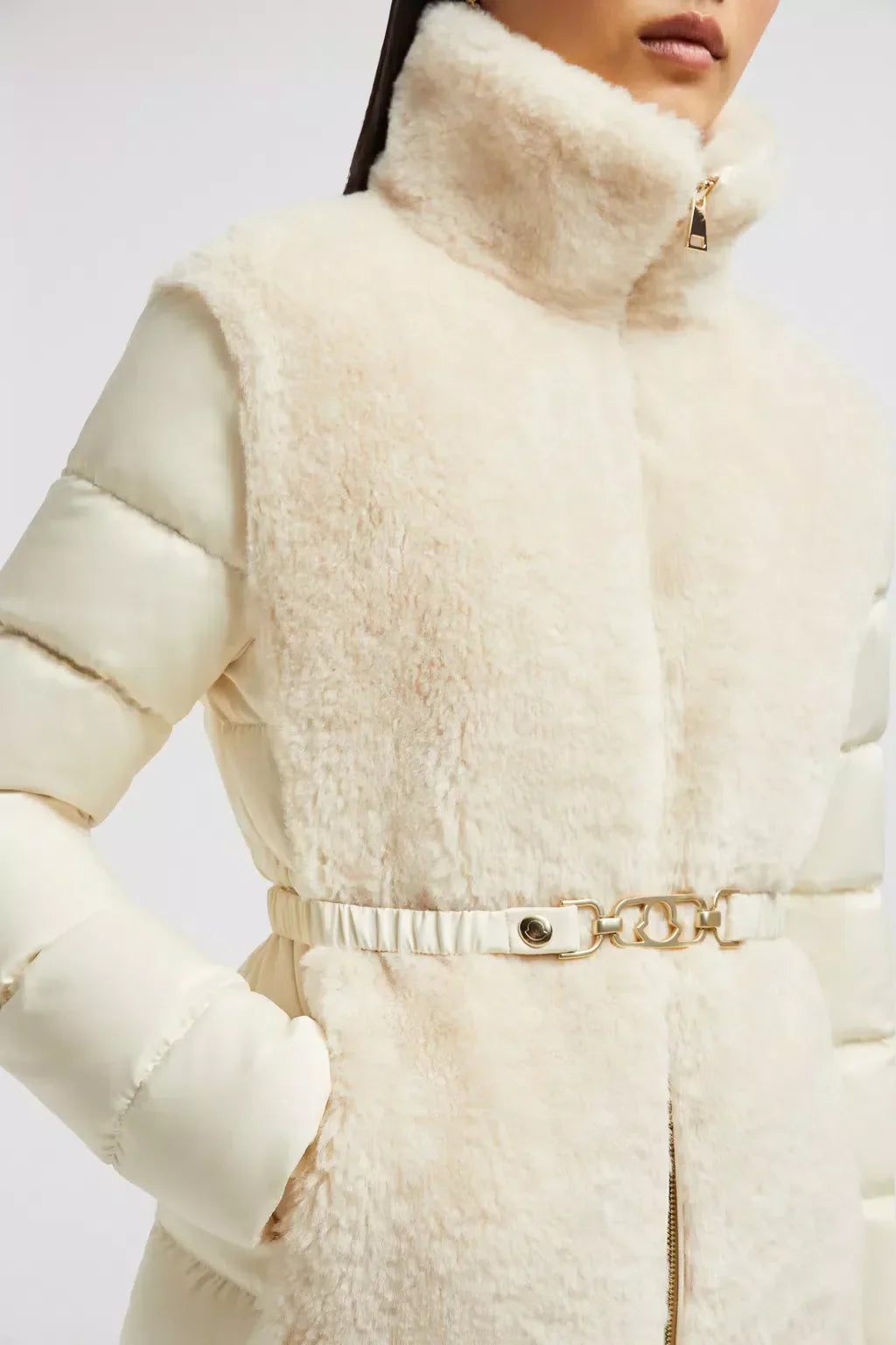Oiron Short Down Jacket – the down jacket is completed by a fitted waist with a detachable logo belt, adding – LUX VERSE Luxury Designer Fashion Outlet