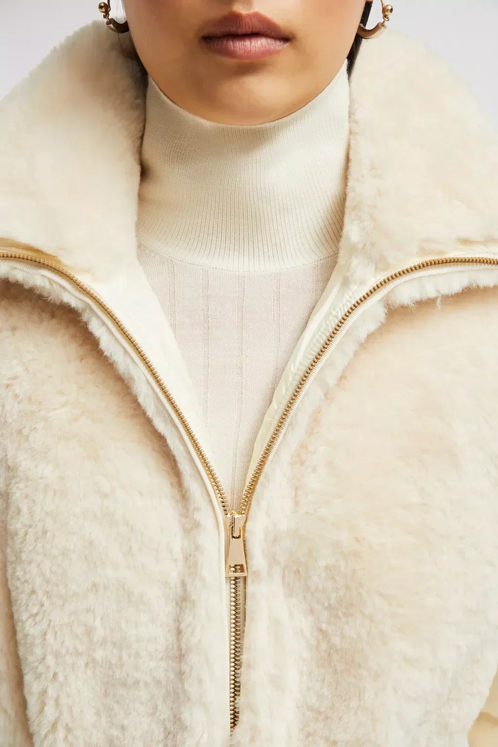 Oiron Short Down Jacket – emblematic of dedication to fabric research, the Oiron short puffer jacket is – LUX VERSE Luxury Designer Fashion Outlet