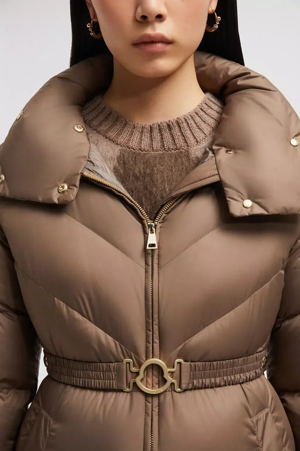 Brou Long Down Jacket – the Brou down jacket echoes the collection's interpretation of femininity – LUX VERSE Luxury Designer Fashion Outlet