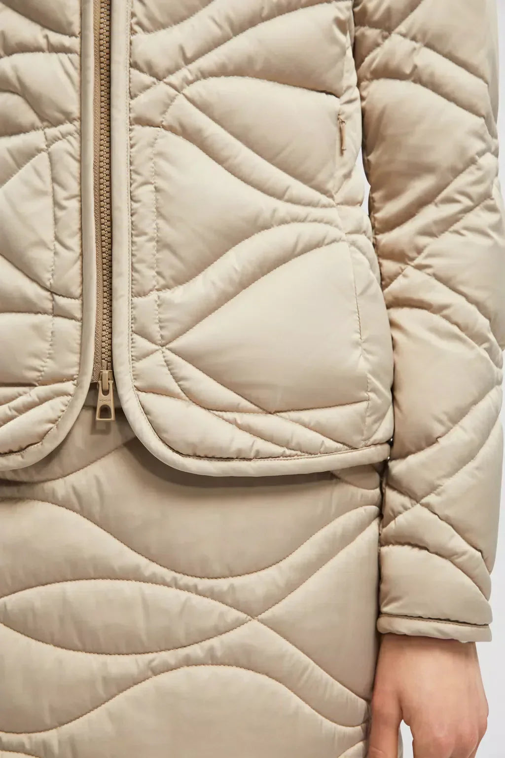 Pyrope Short Down Jacket – designed for sophisticated women with a timeless style, the Cygne down jacket is – LUX VERSE Luxury Designer Fashion Outlet