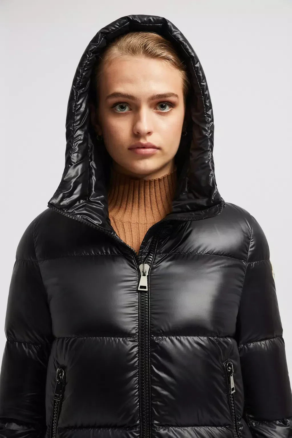 Seritte Short Down Jacket – protection and elegance are fused in the Seritte down jacket for women – LUX VERSE Luxury Designer Fashion Outlet