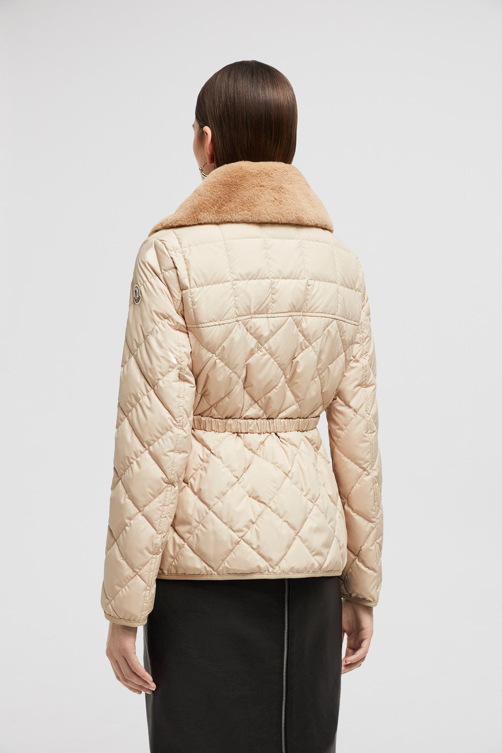 Cygne Short Down Jacket – the lightweight style is finished with a detachable faux fur collar – LUX VERSE Luxury Designer Fashion Outlet