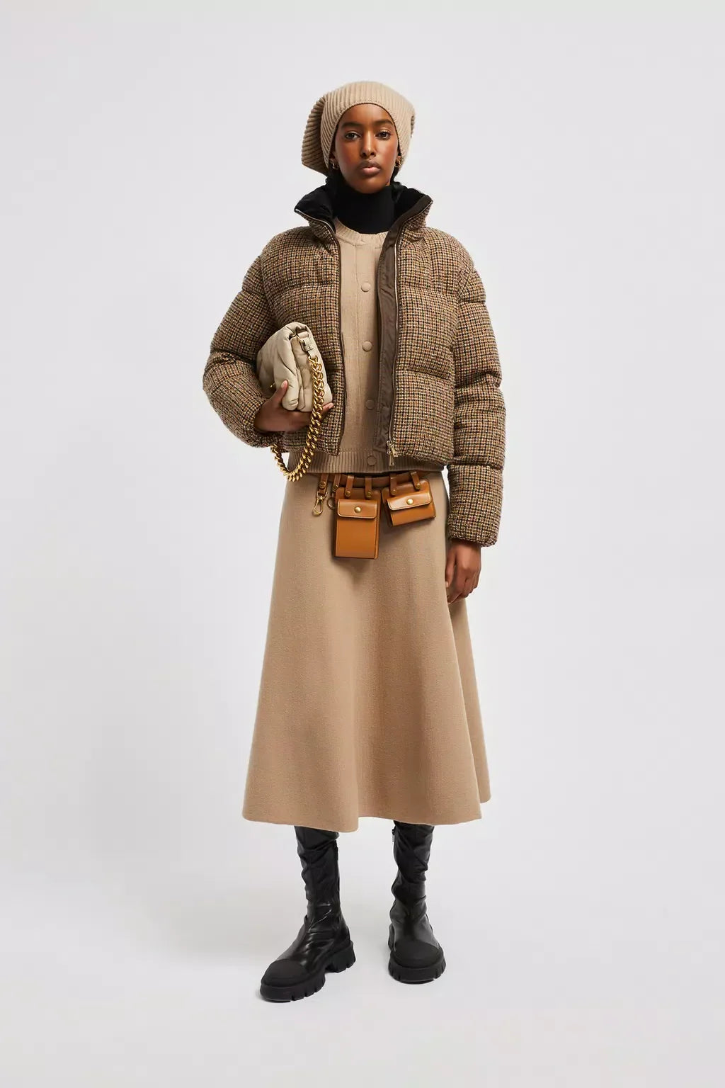 Seboune Short Down Jacket – the style adds a finishing touch to a range of feminine looks – LUX VERSE Luxury Designer Fashion Outlet