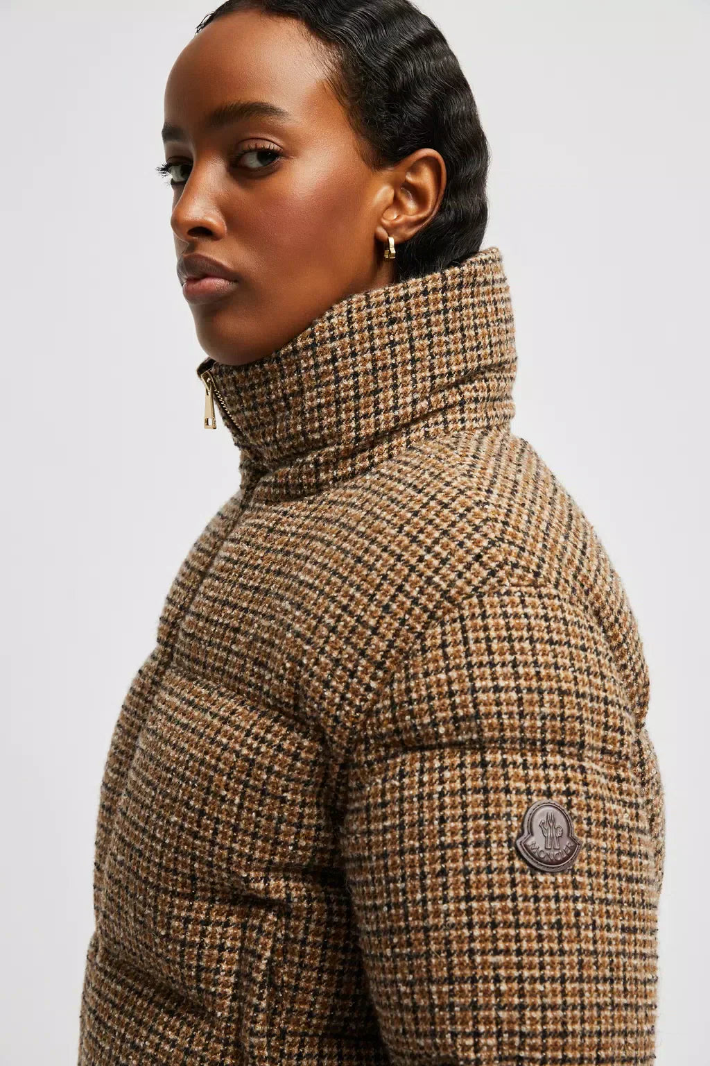 Seboune Short Down Jacket – the style adds a finishing touch to a range of feminine looks – LUX VERSE Luxury Designer Fashion Outlet