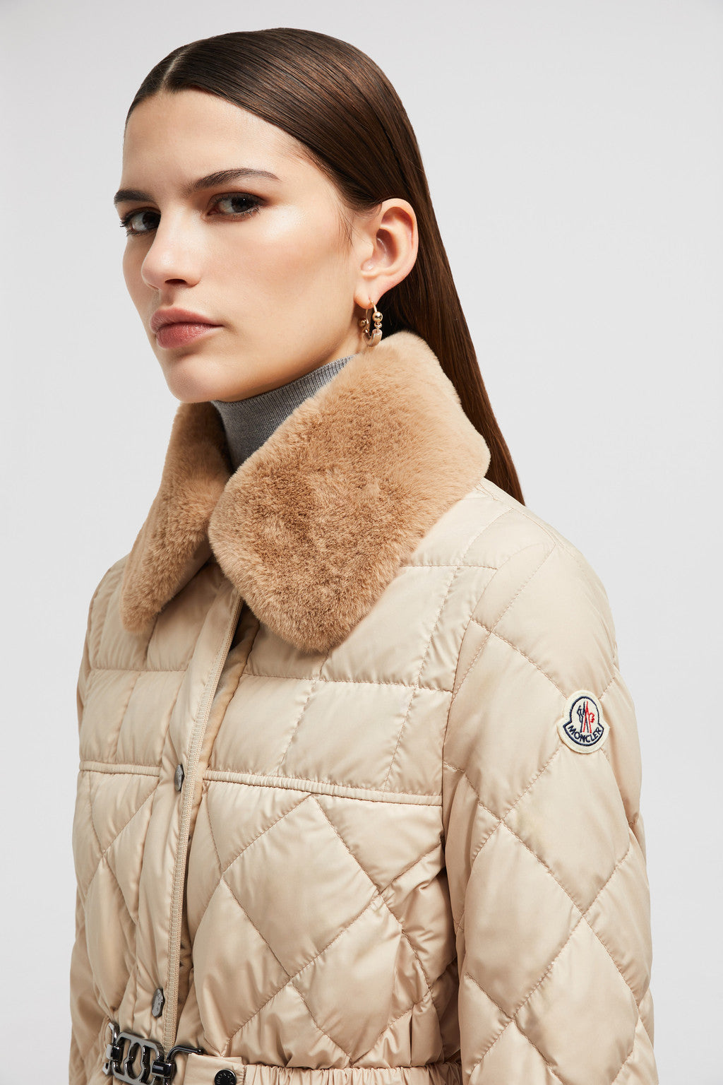 Cygne Short Down Jacket – crafted from recycled polyester, the short puffer boasts geometric quilting – LUX VERSE Luxury Designer Fashion Outlet