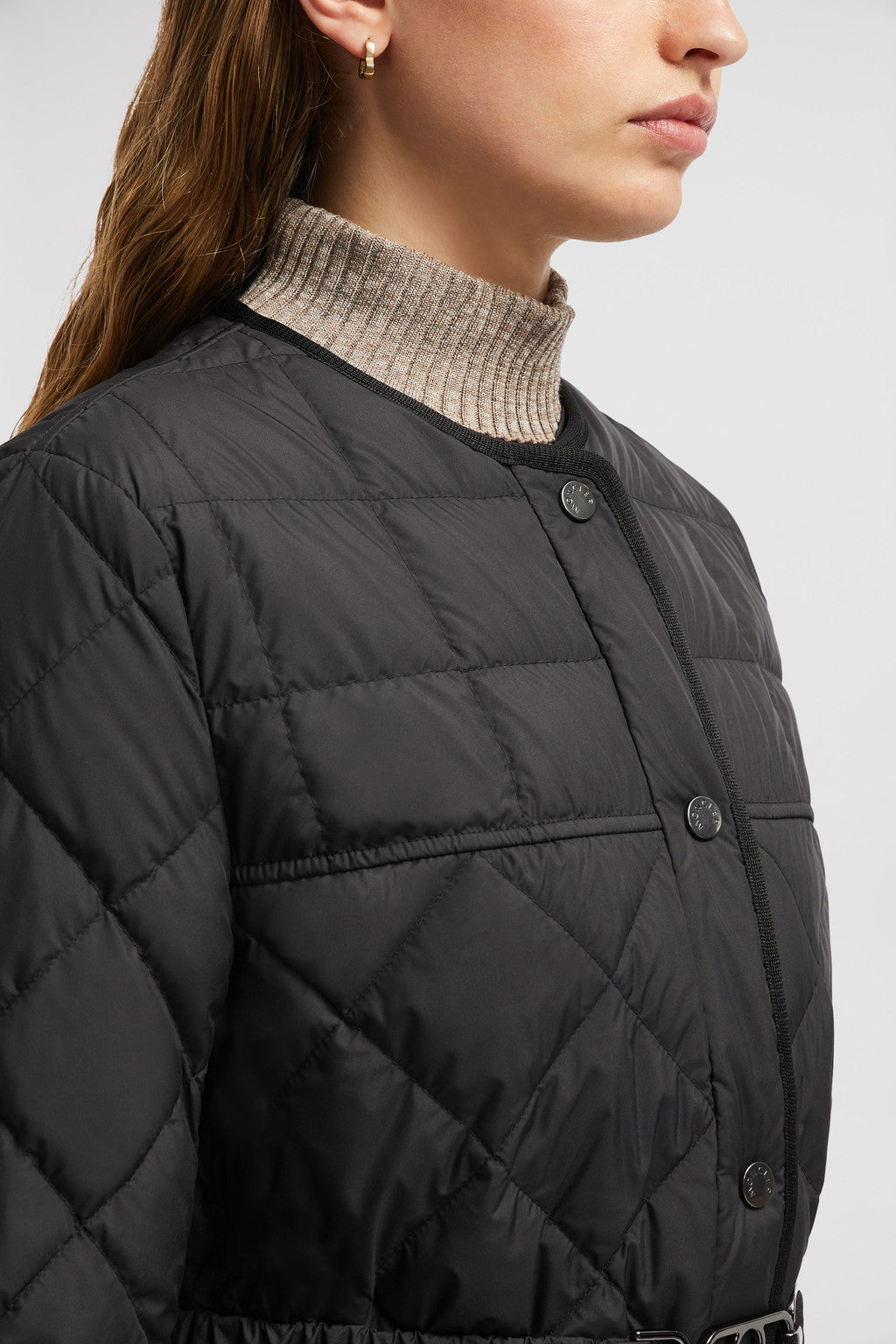 Cygne Short Down Jacket – the lightweight style is finished with a detachable faux fur collar – LUX VERSE Luxury Designer Fashion Outlet