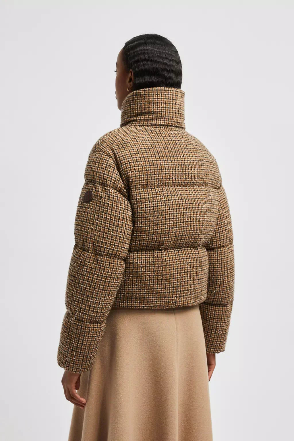 Seboune Short Down Jacket – influenced by materials from the world of tailoring, the Seboune down jacket views – LUX VERSE Luxury Designer Fashion Outlet