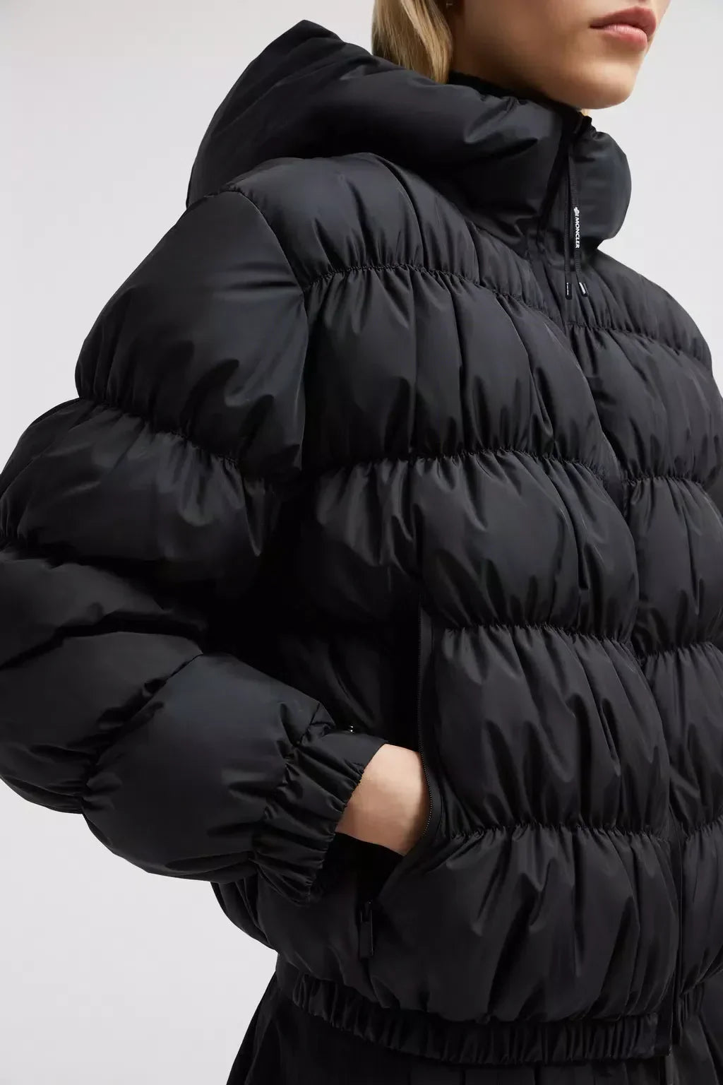 Medonte Short Down Jacket – the short down jacket fuses a modern aesthetic with technical performance, crafted – LUX VERSE Luxury Designer Fashion Outlet