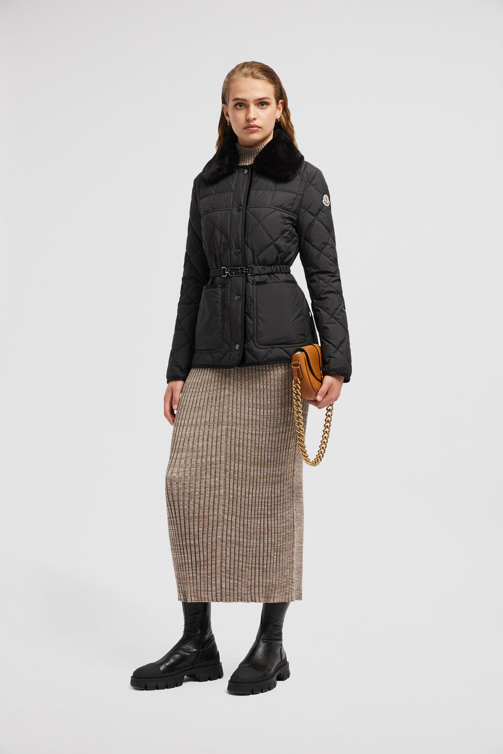 Cygne Short Down Jacket – the lightweight style is finished with a detachable faux fur collar – LUX VERSE Luxury Designer Fashion Outlet