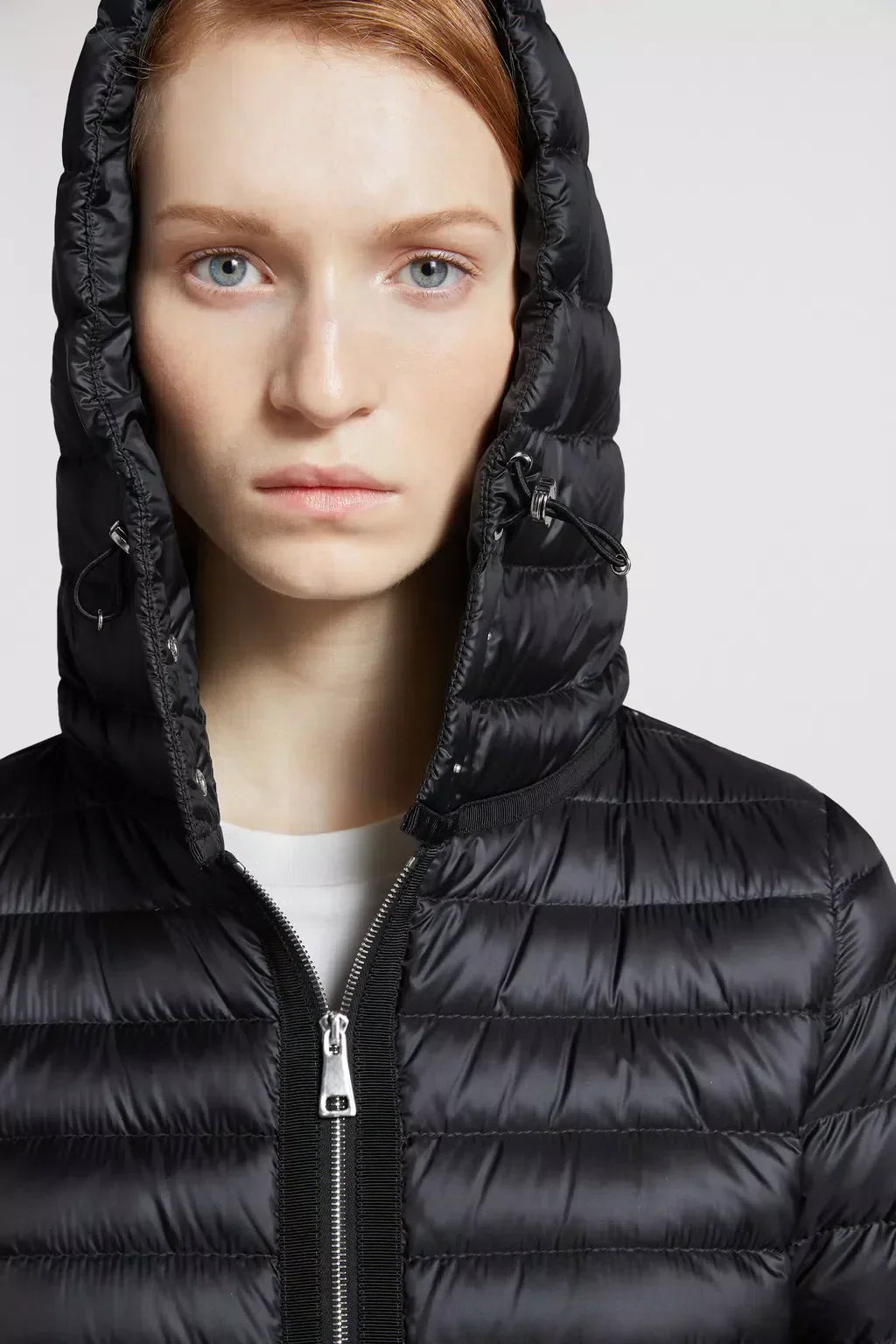 Raie Short Down Jacket – a classic style characterized by a clean and essential design that will go perfectly – LUX VERSE Luxury Designer Fashion Outlet
