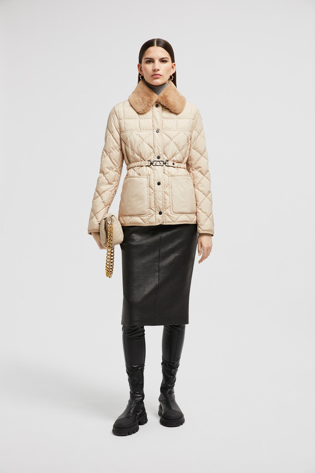 Cygne Short Down Jacket – the lightweight style is finished with a detachable faux fur collar – LUX VERSE Luxury Designer Fashion Outlet