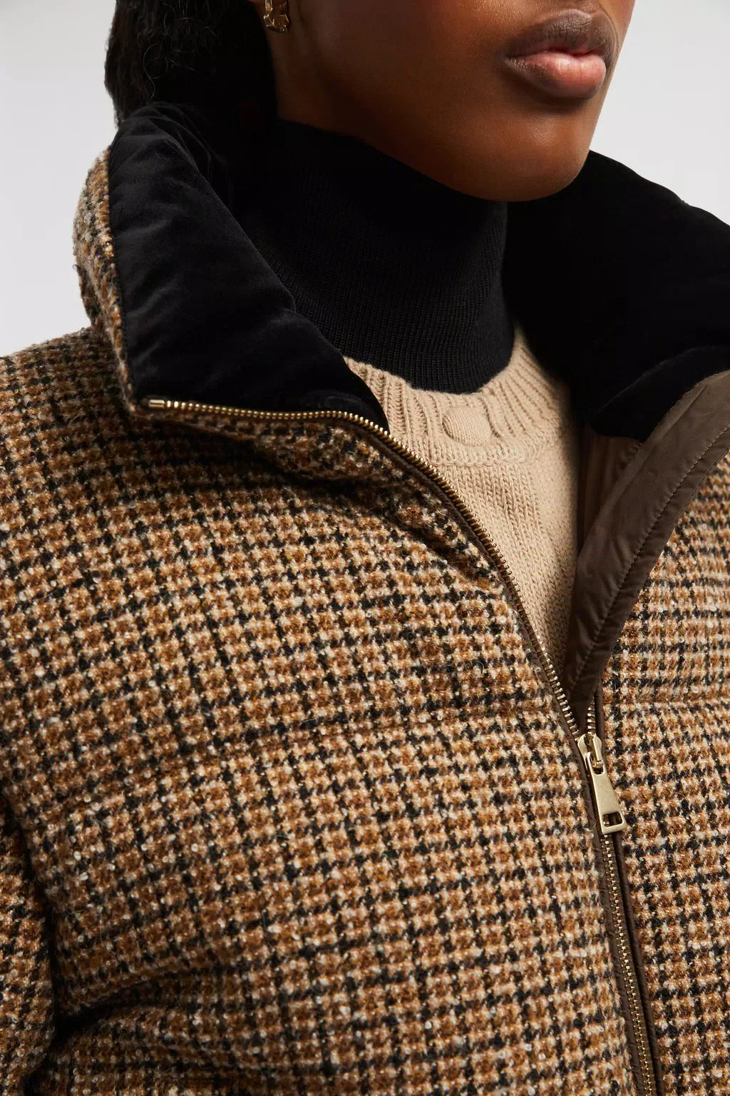 Seboune Short Down Jacket – influenced by materials from the world of tailoring, the Seboune down jacket views – LUX VERSE Luxury Designer Fashion Outlet