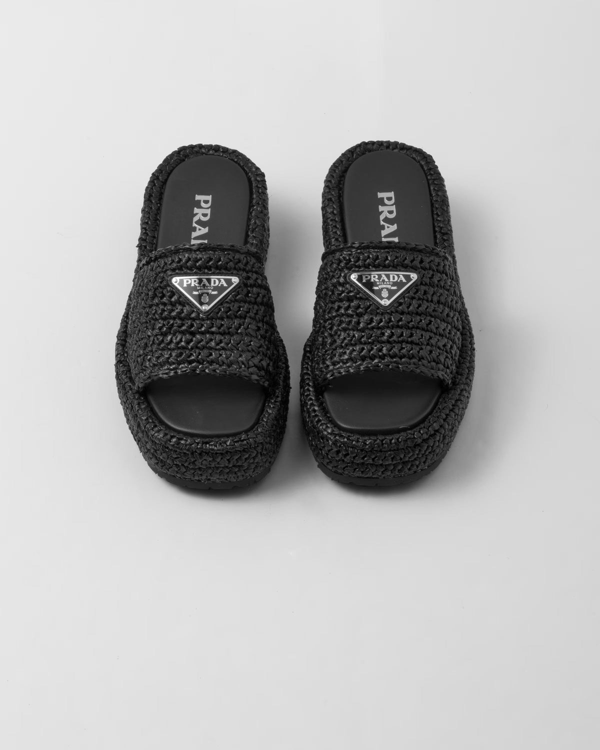 Crochet flatform slides – raffia-effect yarn Crochet workmanship Enameled metal triangle logo Monoblock rubber – LUX VERSE Luxury Designer Fashion Outlet