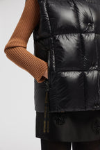 Luzule Down Vest – this down vest for women is crafted from nylon laqué and is characterized by its – LUX VERSE Luxury Designer Fashion Outlet