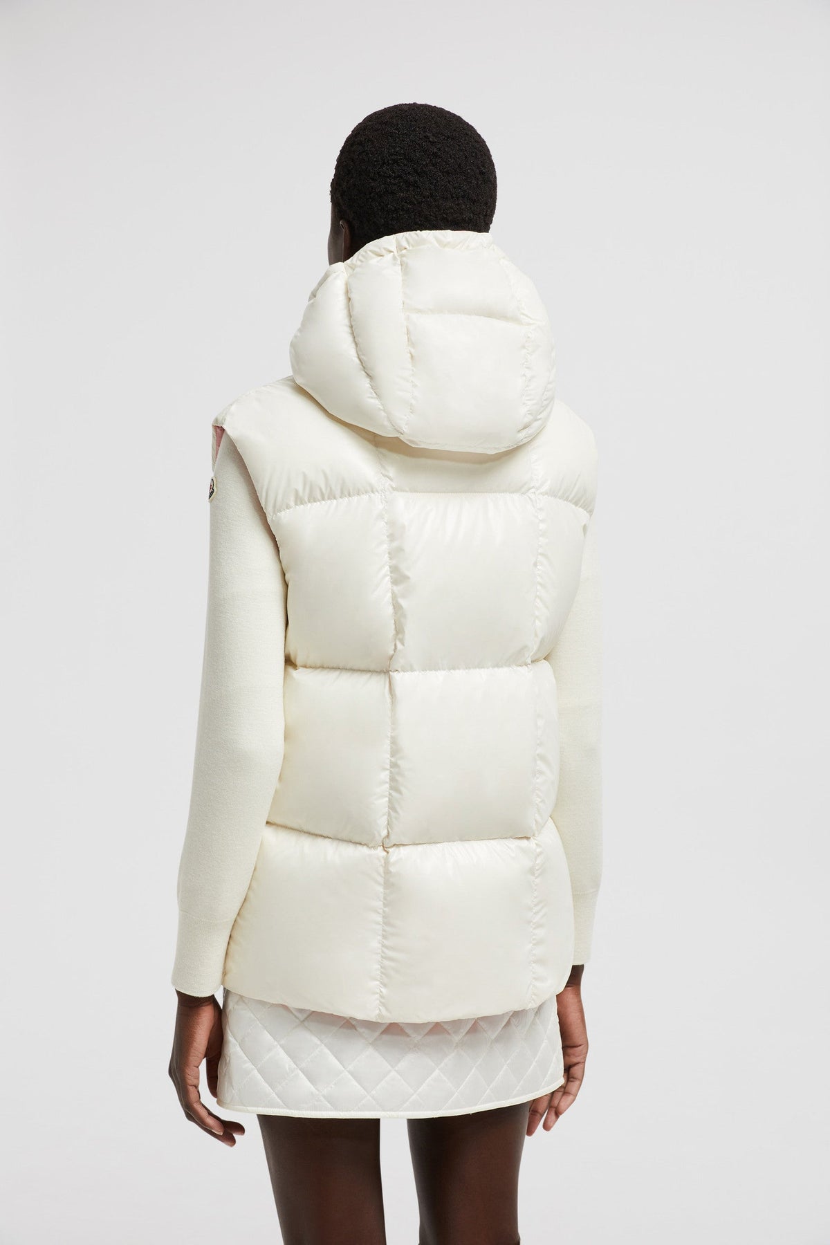 Luzule Down Vest – this down vest for women is crafted from nylon laqué and is characterized by its – LUX VERSE Luxury Designer Fashion Outlet