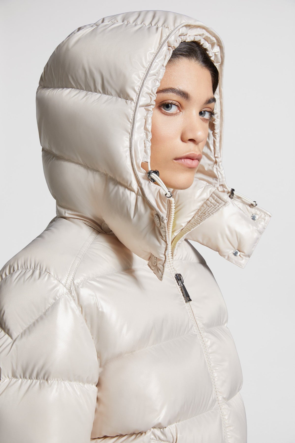 Maire Short Down Jacket – the short puffer jacket showcases a timeless design with a detachable hood – LUX VERSE Luxury Designer Fashion Outlet