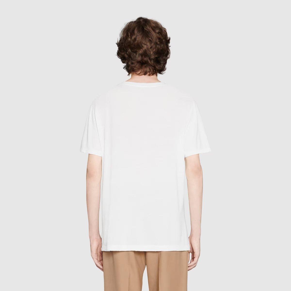 Oversize washed T-shirt with logo – white washed cotton jersey with vintage logo Crewneck Oversize fit Made – LUX VERSE Luxury Designer Fashion Outlet