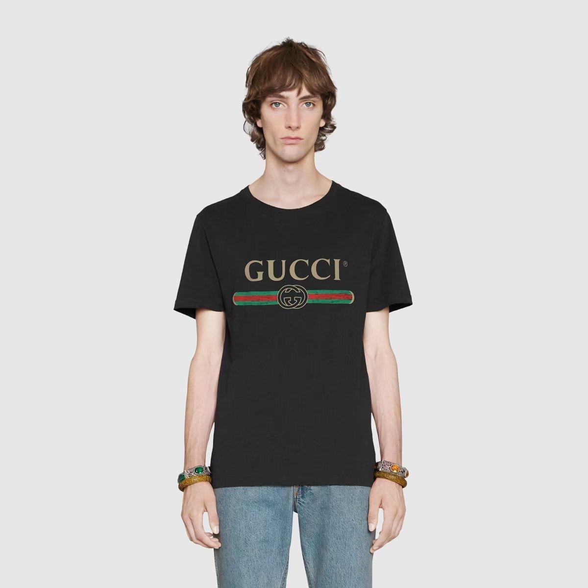Oversize washed T-shirt with logo – the retro-style motif is presented on an oversize T-shirt style made in washed – LUX VERSE Luxury Designer Fashion Outlet