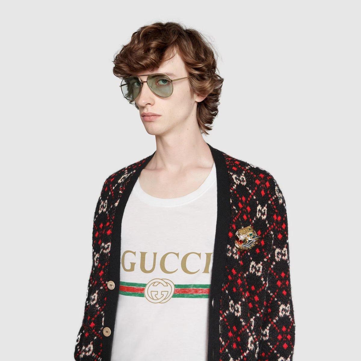 Oversize washed T-shirt with logo – an oversize T-shirt style made in washed cotton jersey with small holes in – LUX VERSE Luxury Designer Fashion Outlet
