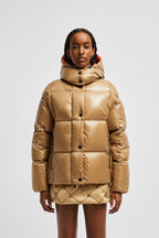 Parana Short Down Classic Jacket – the short puffer's hood can be detached when the weather permits, while – LUX VERSE Luxury Designer Fashion Outlet