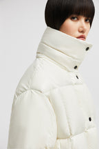 Parana Short Down Classic Jacket – the short puffer's hood can be detached when the weather permits, while – LUX VERSE Luxury Designer Fashion Outlet
