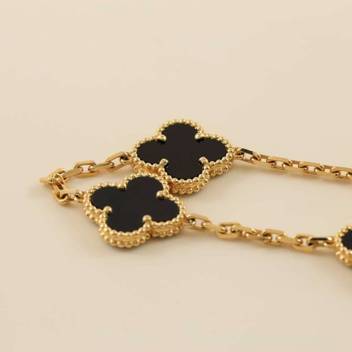Clover  5 Motifs Black Onyx Bracelet – LUX VERSE Luxury Designer Fashion Outlet