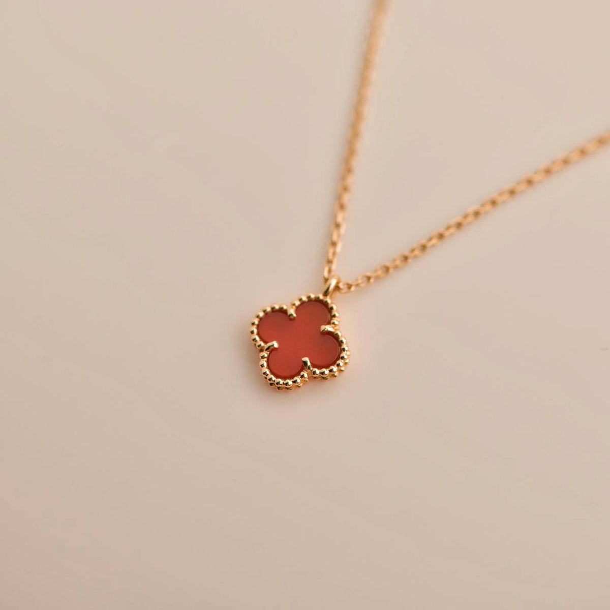 Clover Mini 9.5mm White Carnelians Necklace – LUX VERSE Luxury Designer Fashion Outlet