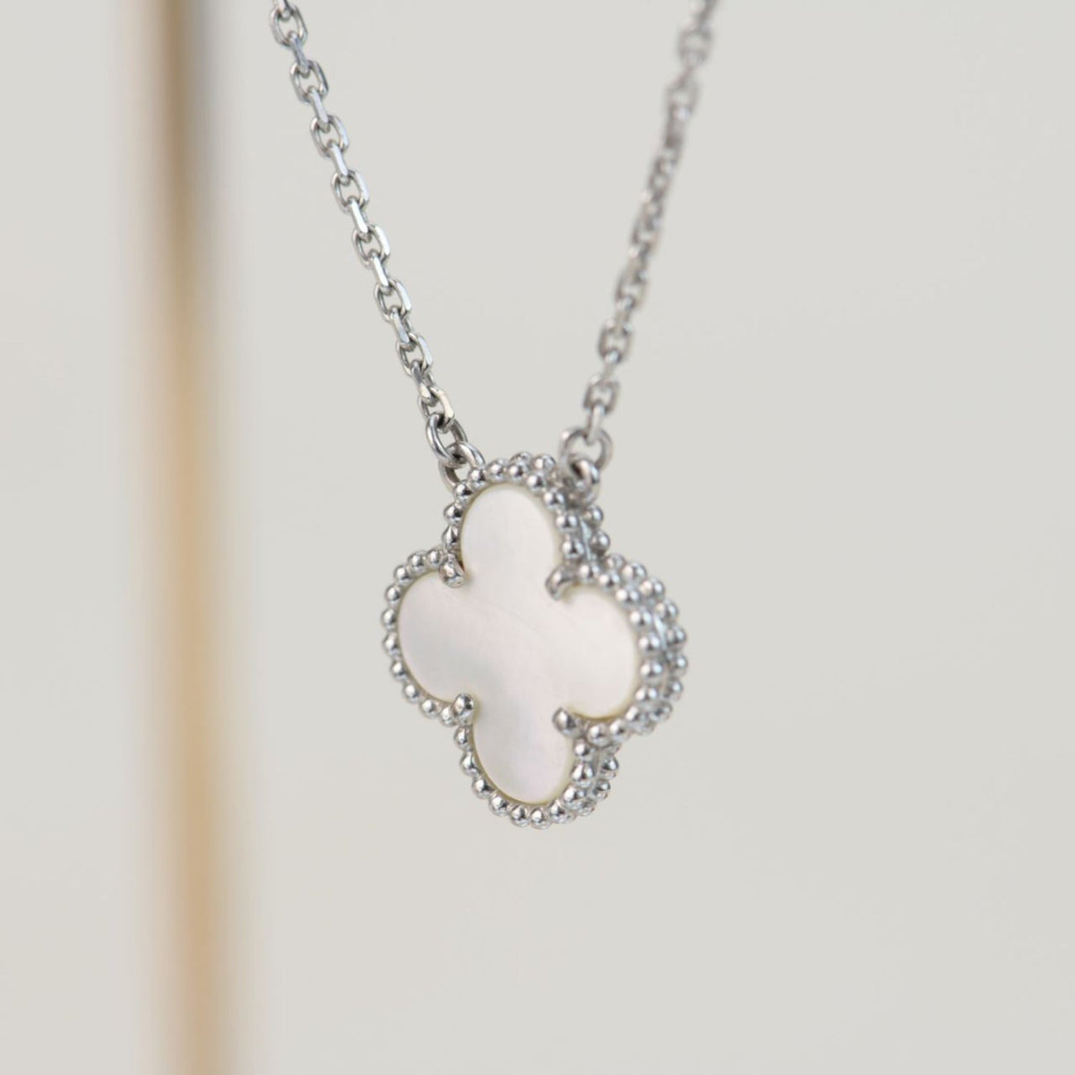 Clover  15mm White Mother-of-pearl Silver – LUX VERSE Luxury Designer Fashion Outlet