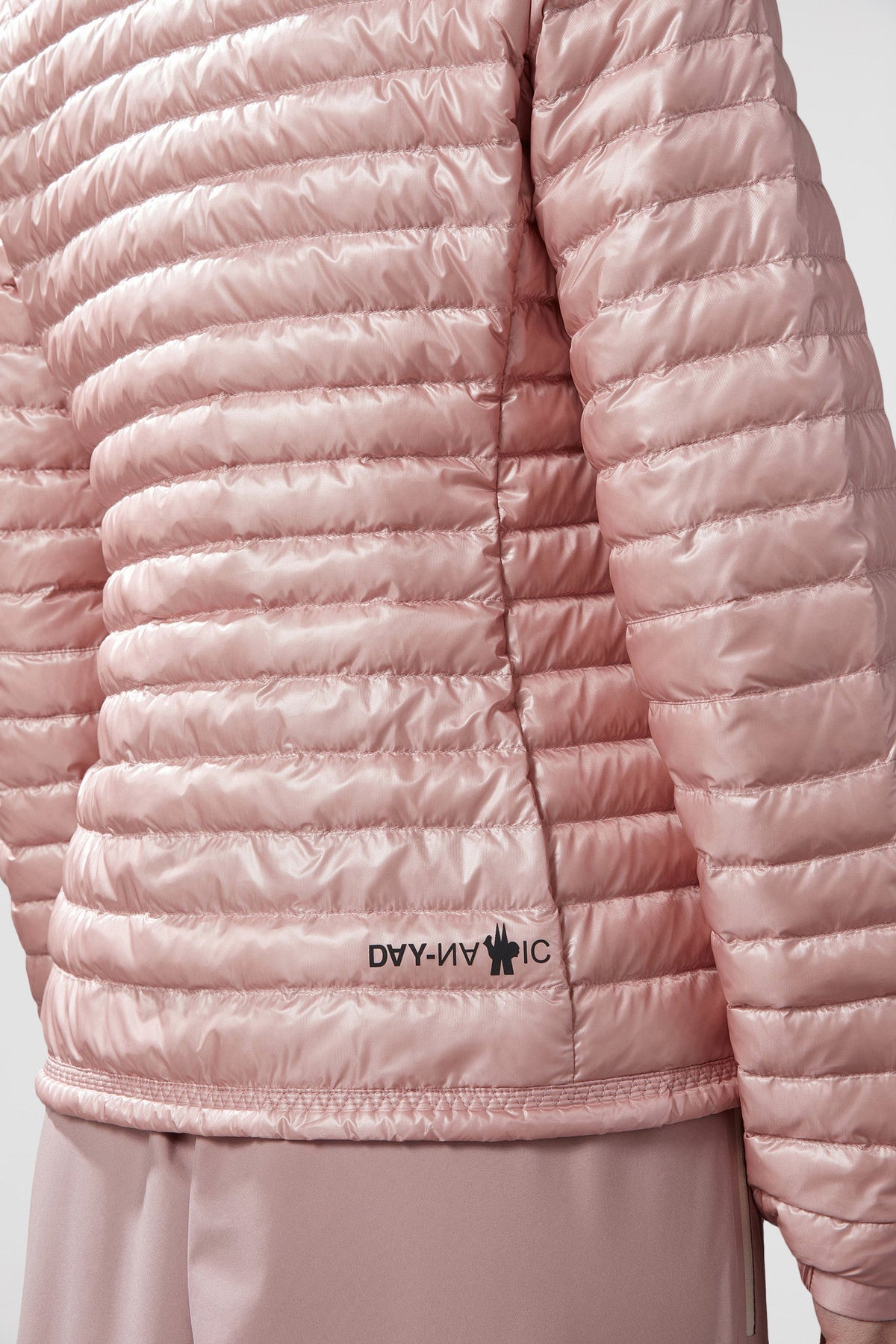 Pontaix Short Down Jacket – multi-functional: the practical puffer boasts pull-out gloves and is packable- – LUX VERSE Luxury Designer Fashion Outlet
