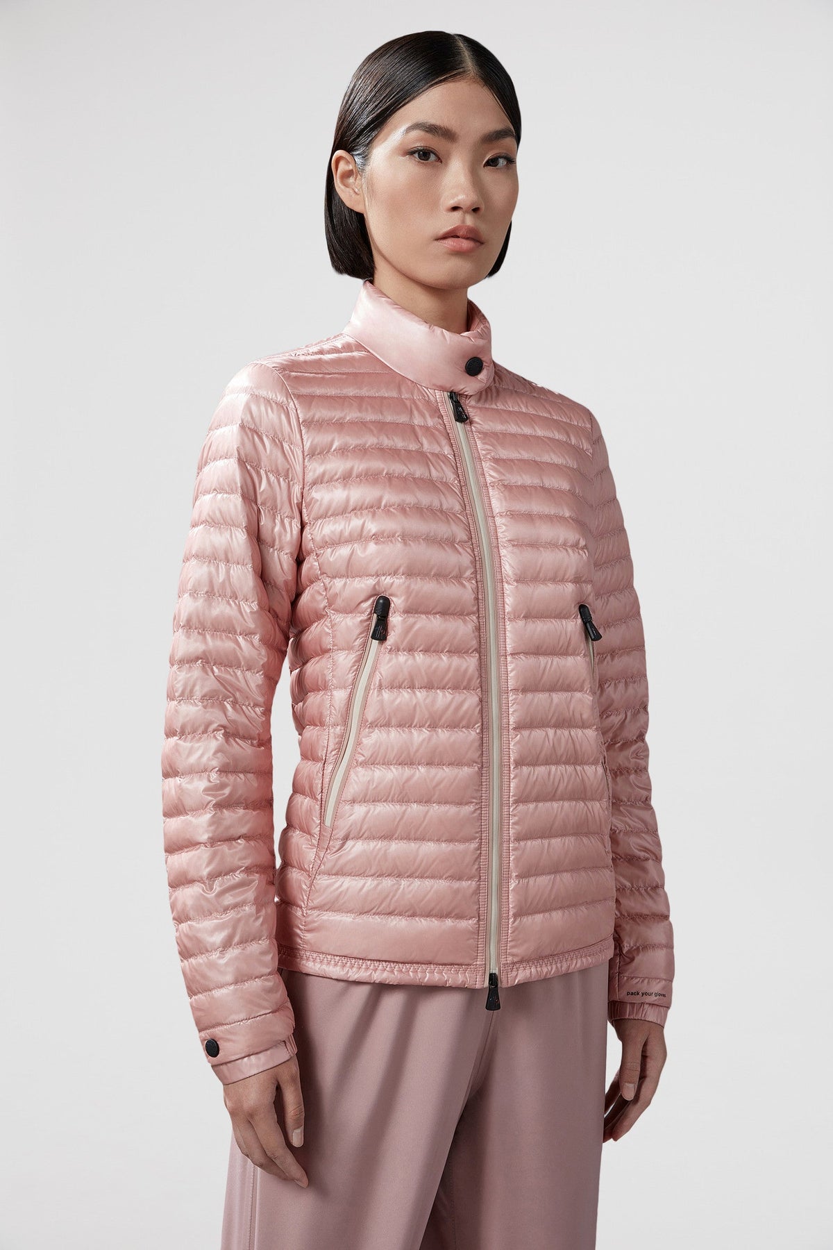 Pontaix Short Down Jacket – multi-functional: the practical puffer boasts pull-out gloves and is packable- – LUX VERSE Luxury Designer Fashion Outlet
