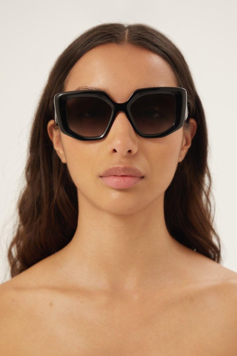 Black butterfly shape sunglasses – of silhouettes and colors: from the refined CinŽma styles to square – LUX VERSE Luxury Designer Fashion Outlet