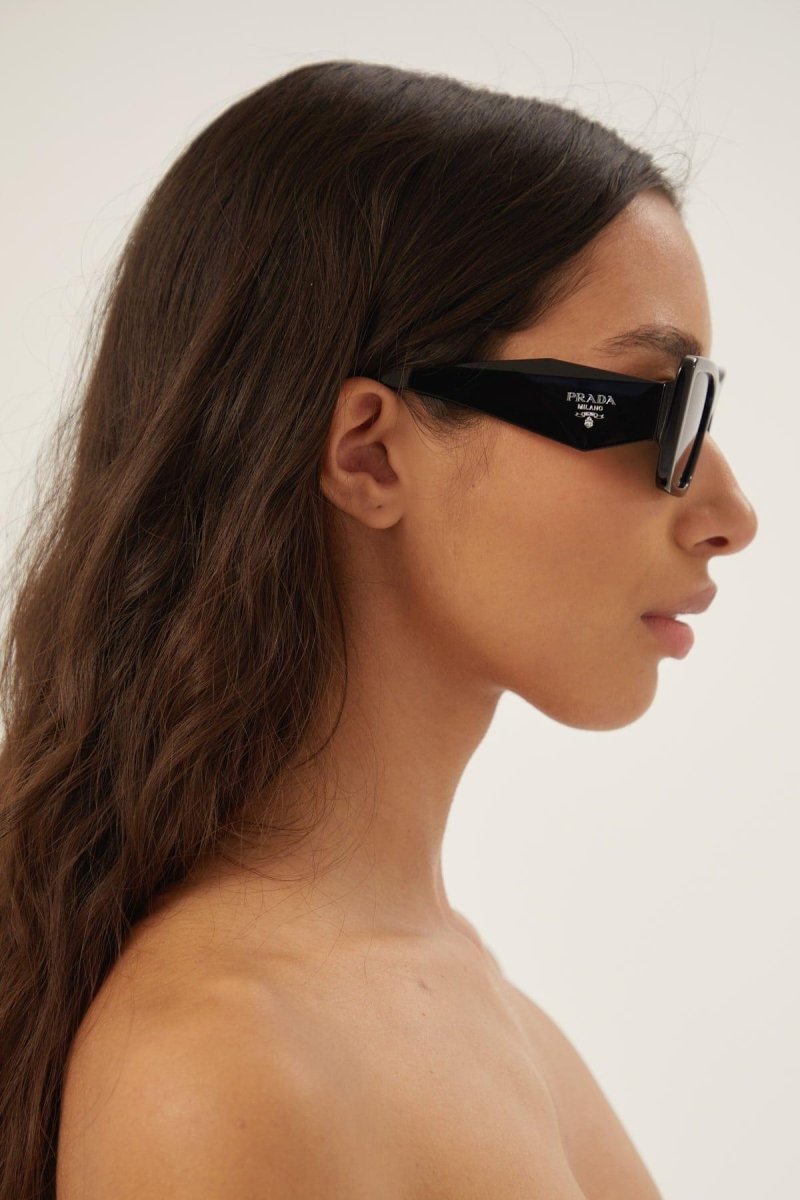 Cat-eye black sunglasses – sunglasses for women include a wide range of silhouettes and colors – LUX VERSE Luxury Designer Fashion Outlet