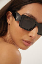 Cat-eye black sunglasses – cinzma styles to square Monochrome symbol frames – LUX VERSE Luxury Designer Fashion Outlet