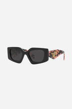 Geometrical black sunglasses – of silhouettes and colors: from the refined CinŽma styles to square – LUX VERSE Luxury Designer Fashion Outlet