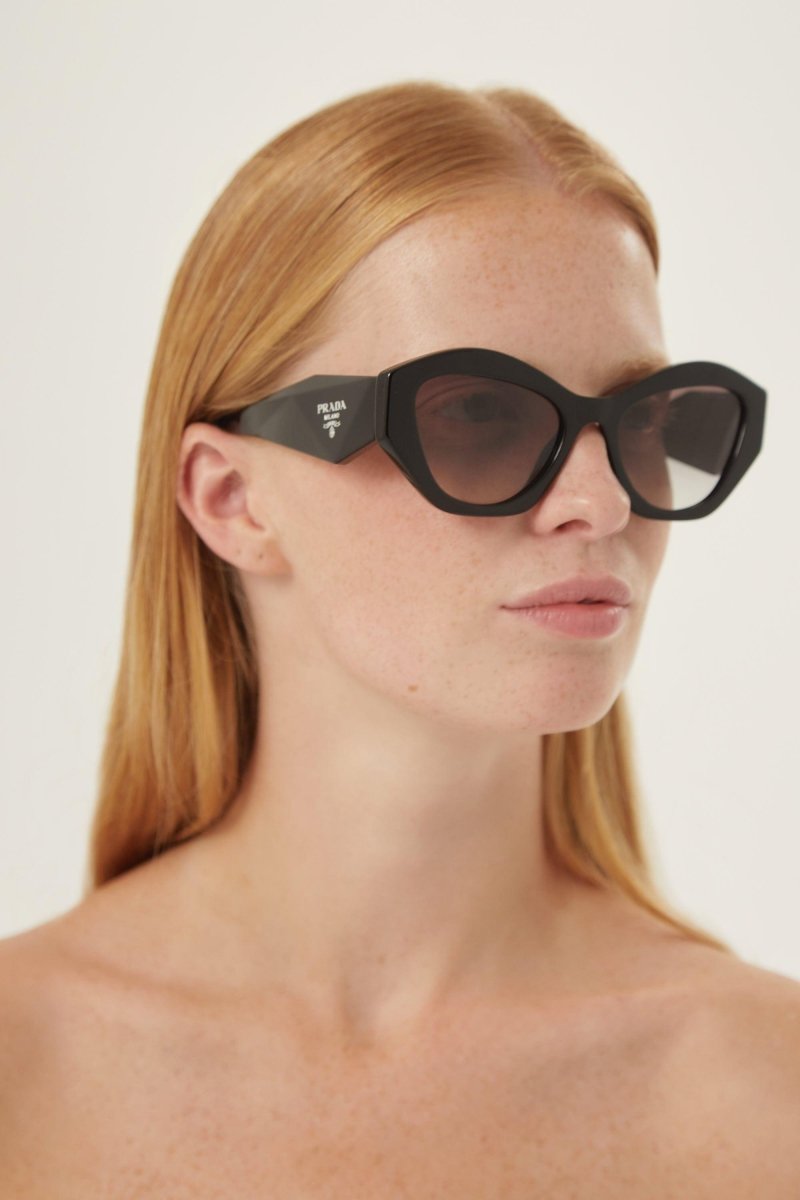 Oval black sunglasses featuring iconic logo – sunglasses for women include a wide range of silhouettes and colors – LUX VERSE Luxury Designer Fashion Outlet