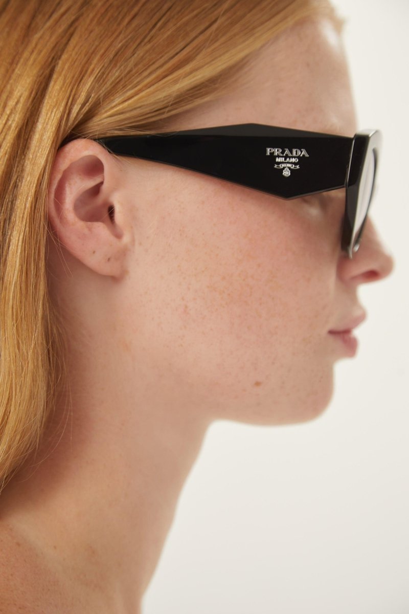 Oval black sunglasses featuring iconic logo – of silhouettes and colors: from the refined CinŽma styles to square – LUX VERSE Luxury Designer Fashion Outlet