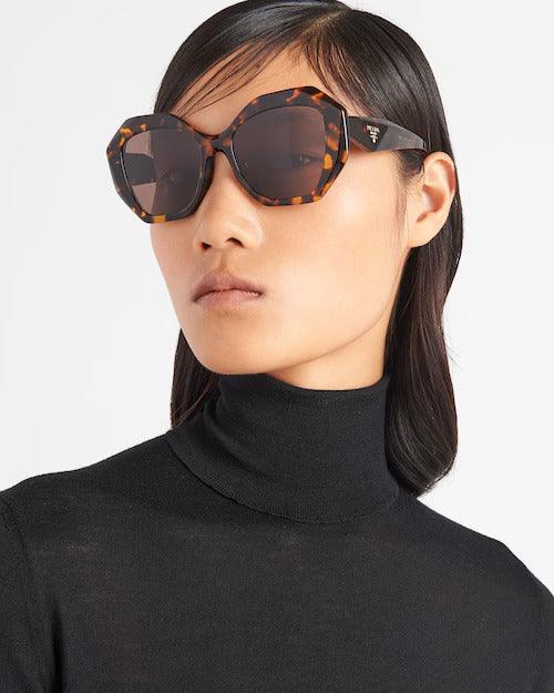 Symbole sunglasses – the bold frame highlights the refined manufacture of the rims defined by clean cuts – LUX VERSE Luxury Designer Fashion Outlet