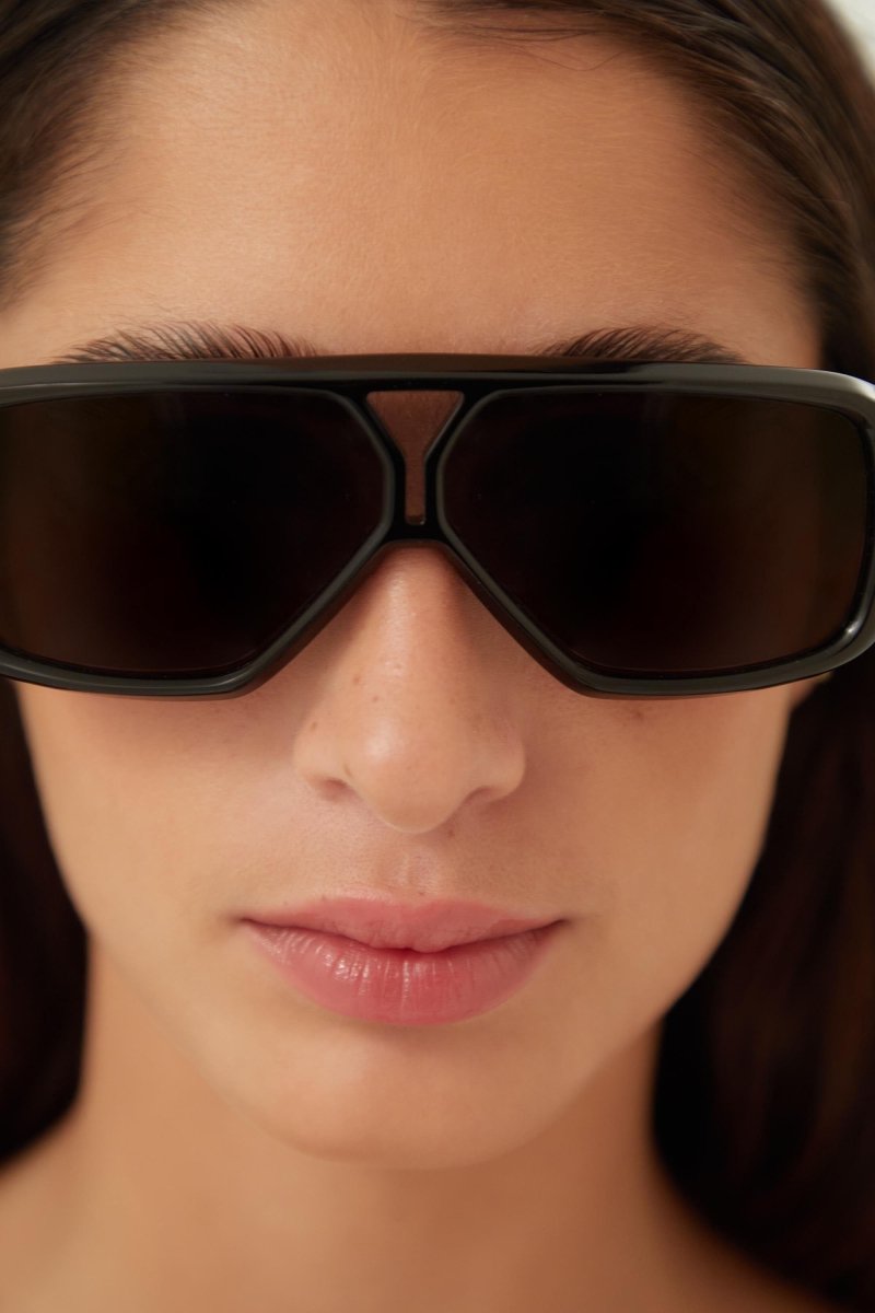 Acetate pilot black sunglasses – distinctive and empowering, this new mask combines vintage – LUX VERSE Luxury Designer Fashion Outlet