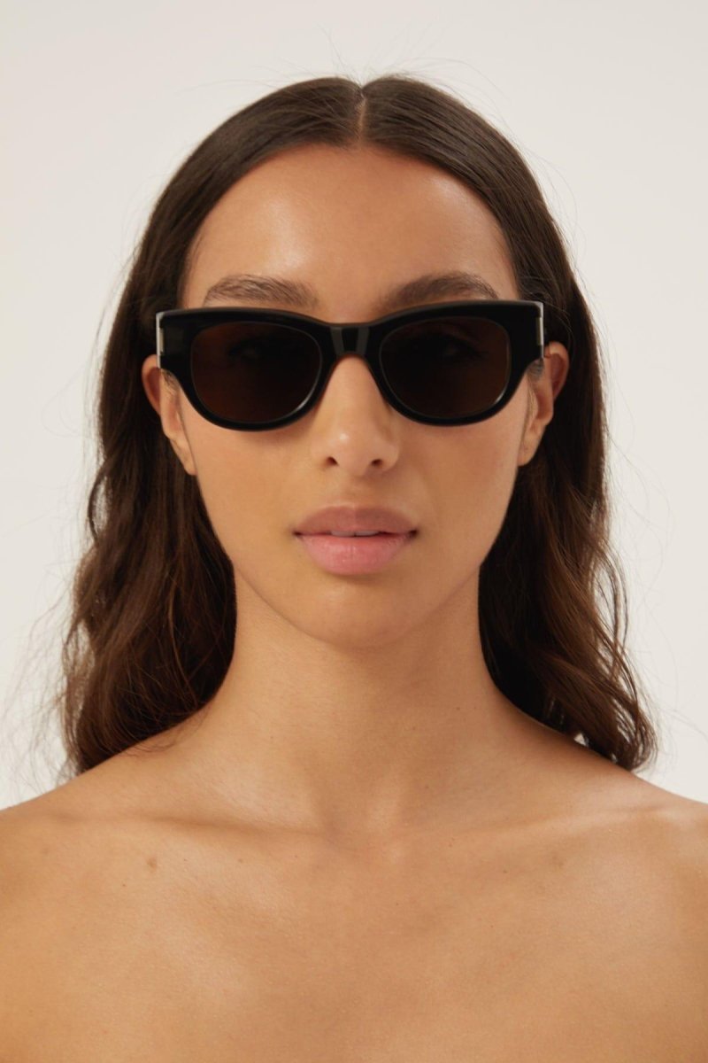 Bold oval black sunglasses – tHE STYLE IS ENRICHED BY THE BIGGEST CORNER ANGLE EVER, 1 CM,PAIRED WITH THE METAL – LUX VERSE Luxury Designer Fashion Outlet