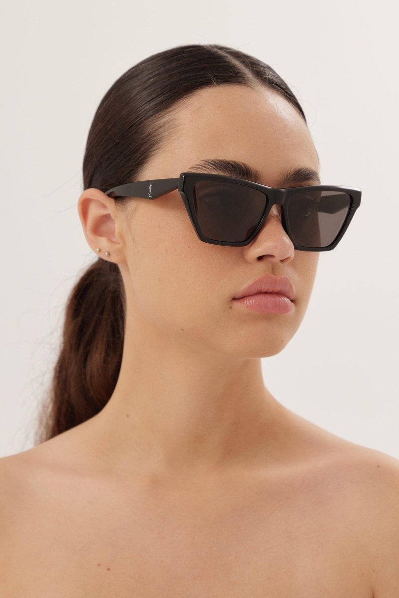 Cat eye black sunglasses – the style is characterized by a new temple design on which the YSL logo is placed – LUX VERSE Luxury Designer Fashion Outlet