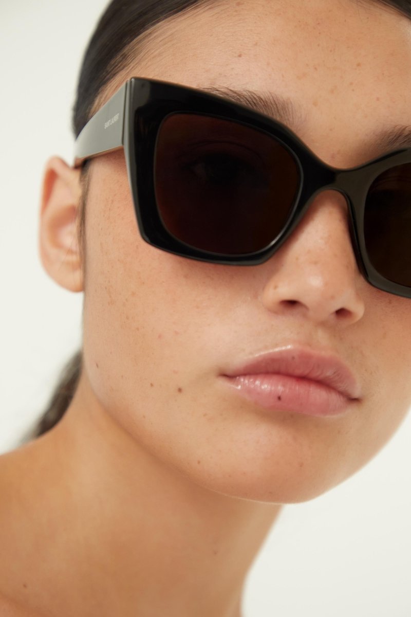 Cat eye bold black sunglasses – tHE LOGO IS ENGRAVED AND ENRICHED WITH ENAMEL – LUX VERSE Luxury Designer Fashion Outlet