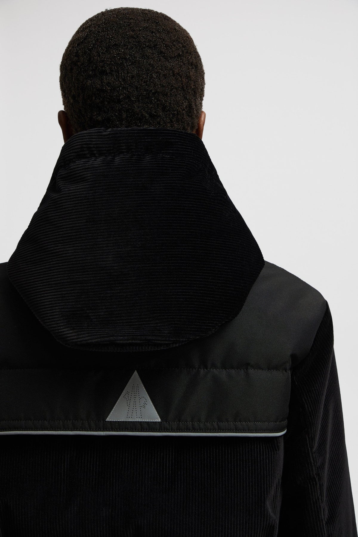 Spinas Short Down Jacket – multi-functional: the practical puffer boasts pull-out gloves and is packable- – LUX VERSE Luxury Designer Fashion Outlet
