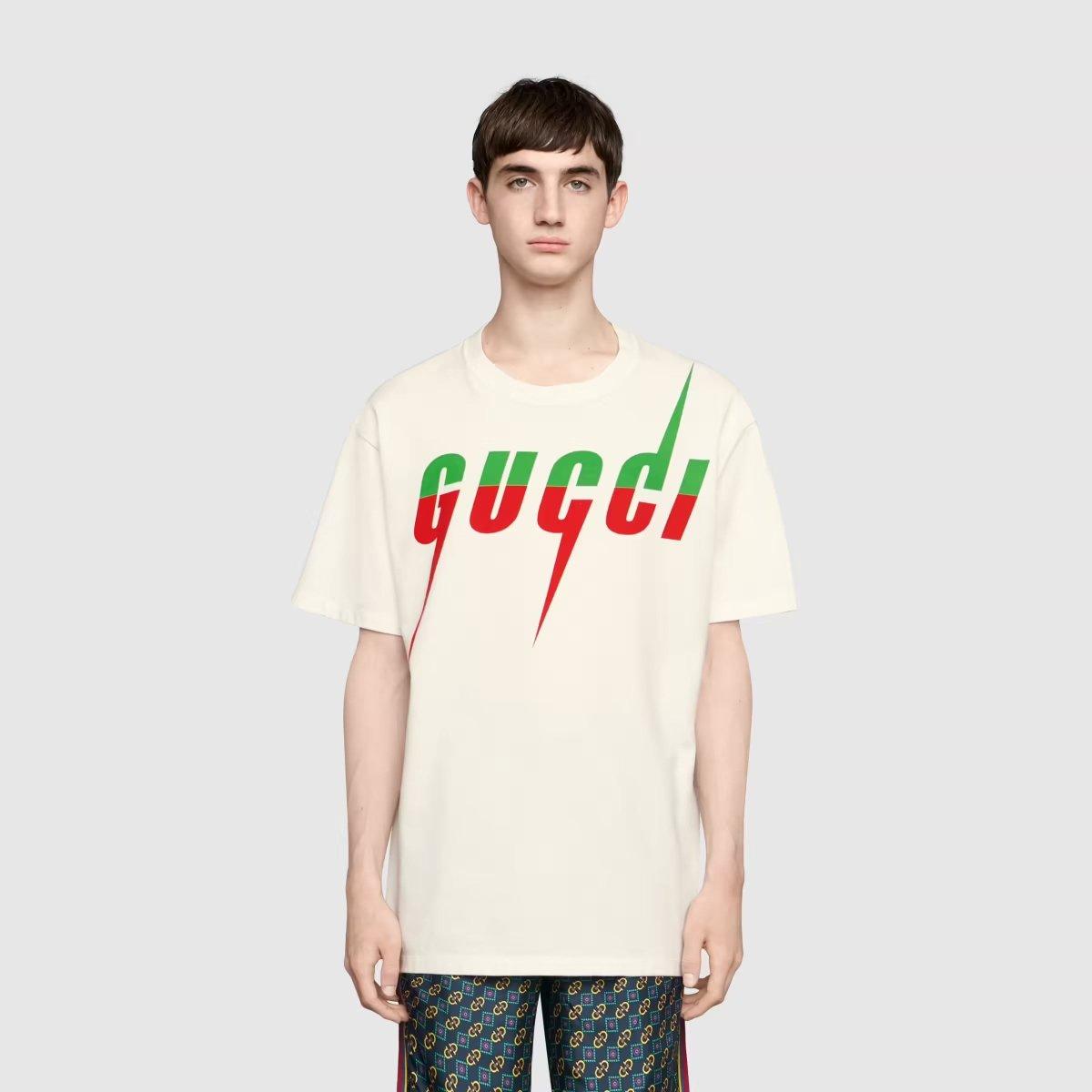 T-shirt with Blade print – designed with an oversize fit, this piece features the Blade print—a recurring – LUX VERSE Luxury Designer Fashion Outlet