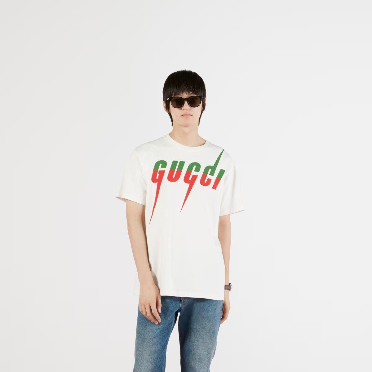 T-shirt with Blade print – a slightly heavier quality of cotton jersey defines the T-shirts for Spring Summer – LUX VERSE Luxury Designer Fashion Outlet